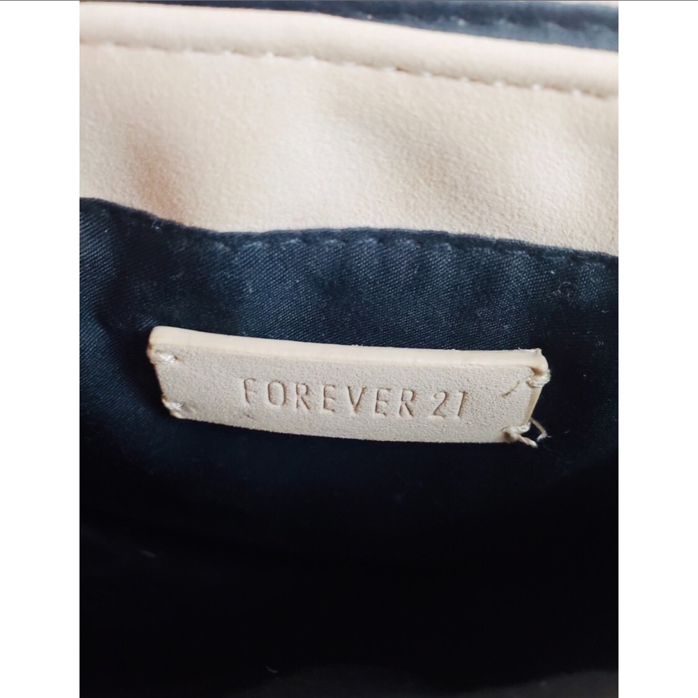 Forever 21 Crossbody Cream Bag - Picture 6 of 6